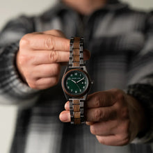 画像をギャラリービューアに読み込む, Nomad 42mm - Walnut Emerald